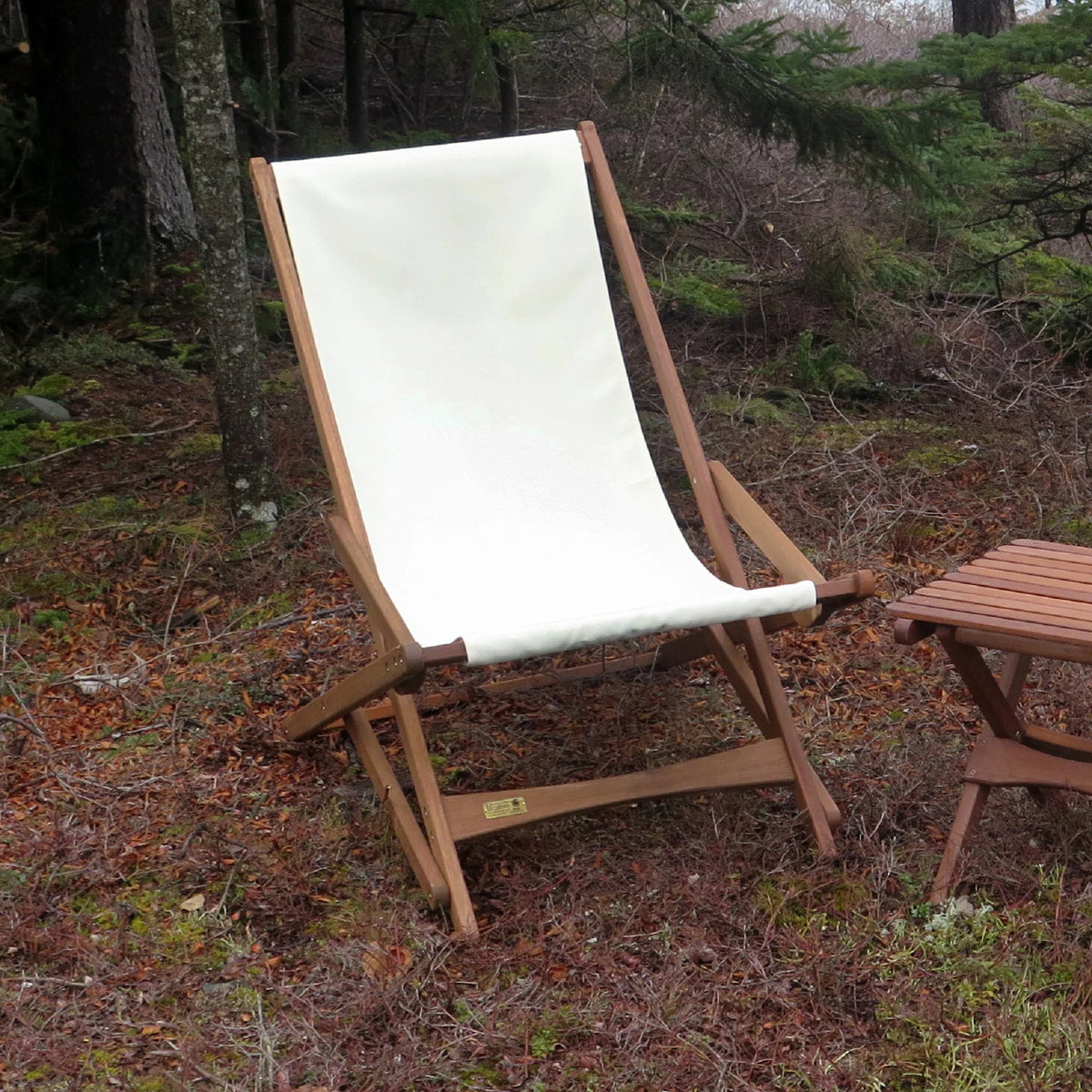 38" Wooden and White Fabric Outdoor Folding Glider Chair B9839