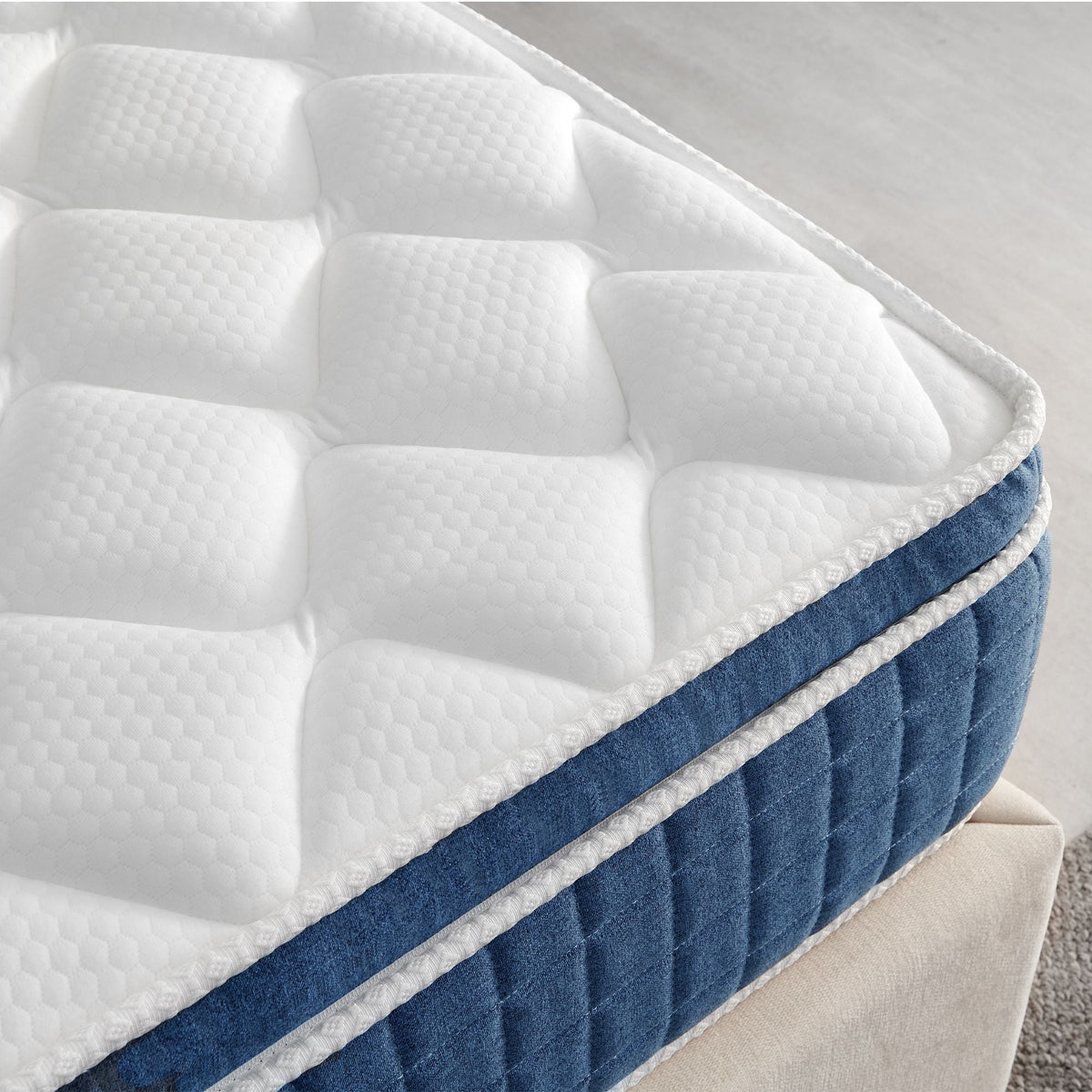 Queen Size Hybrid Innerspring and Gel Memory Foam Mattress D464