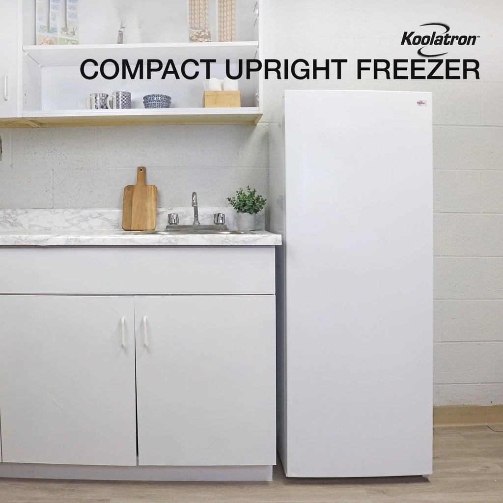 White 7.0 cu ft Upright Freezer F4192