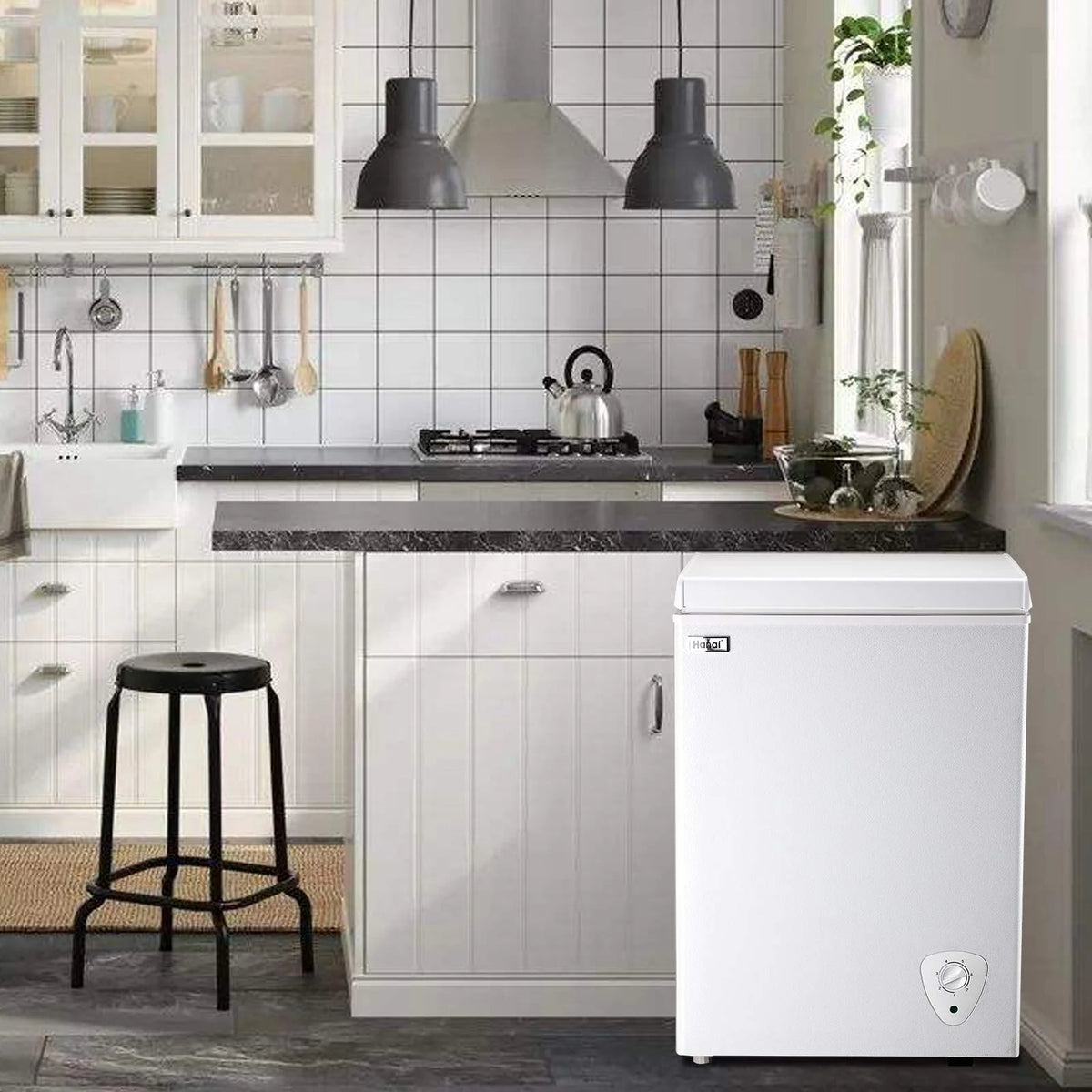 3.5 Cu.ft White Chest Freezer Y2376