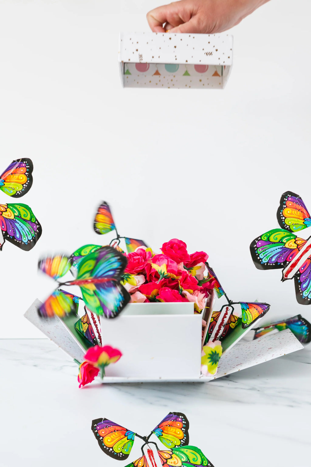 White & Gold Foil Celebration Explosion Flying Butterfly Surprise Cake & Flowers Gift Box Y29058
